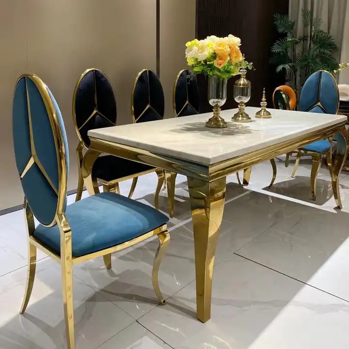 złoty stół do jadalni z marmurem