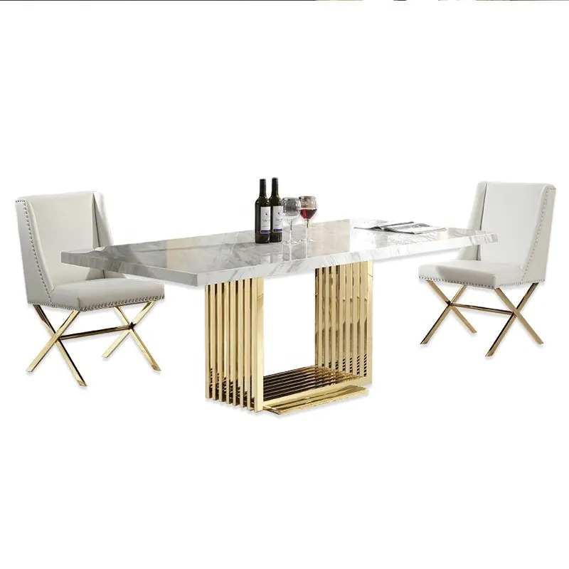 złoty stół z marmurowym blatem