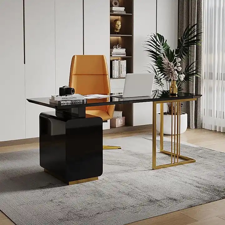 biurko czarne lakierowana na złotych nogach