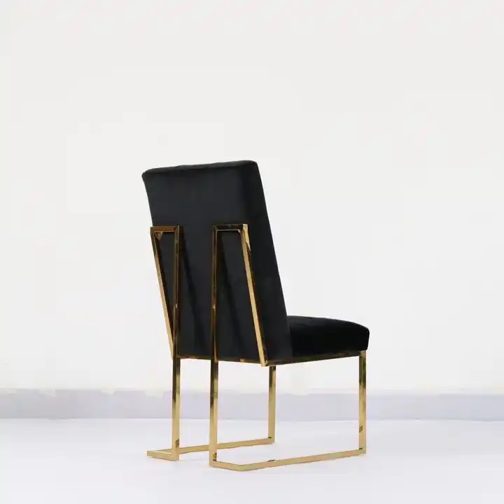 czarne krzesło do jadalni glamour