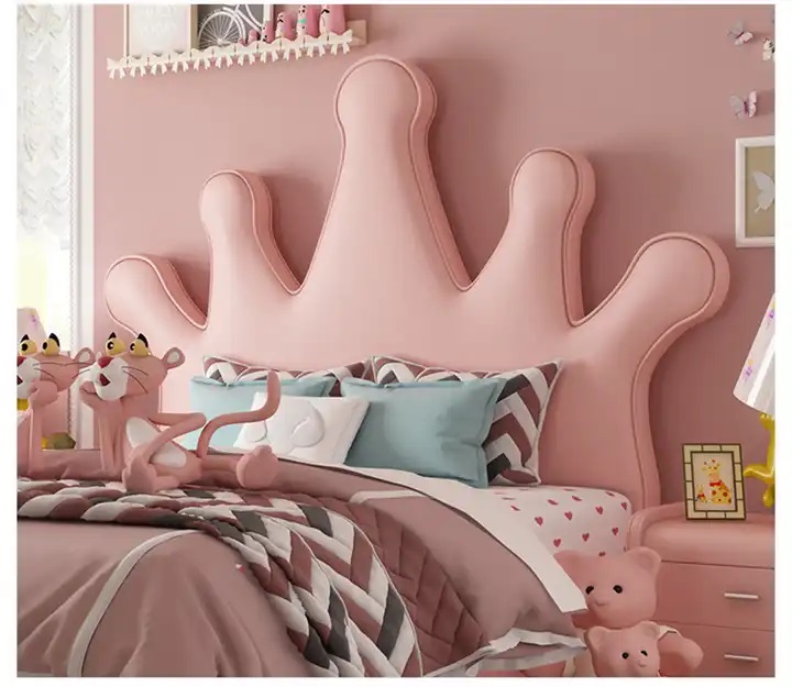 różowe łóżko dla dziewczynki z koroną