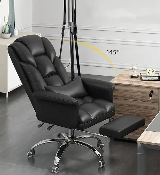 obrotowy czarny fotel do biura rozkładany
