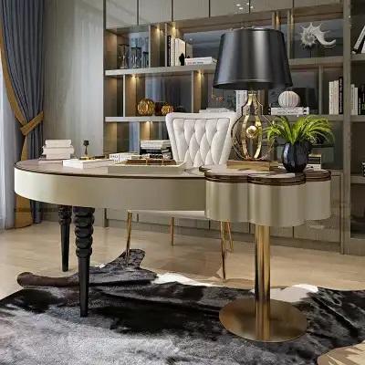 luksuowe złote biurko z kawiatem