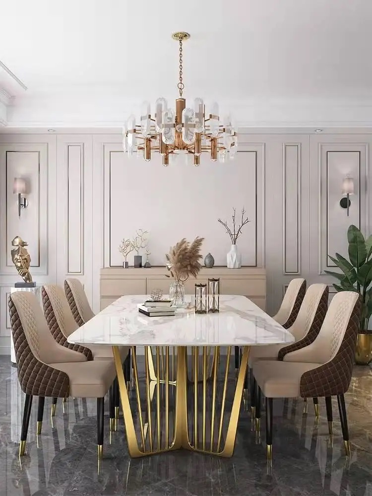 stół z marmurowym blatem na złotych nogach