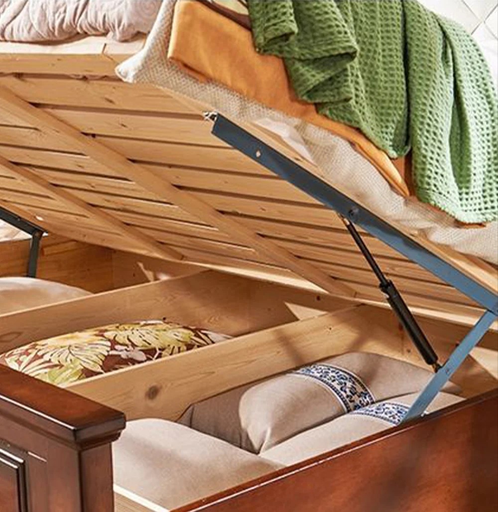 łóżko drewniane pikowane z eko skóry