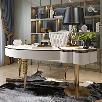 luksuowe złote białe biurko z kawiatem