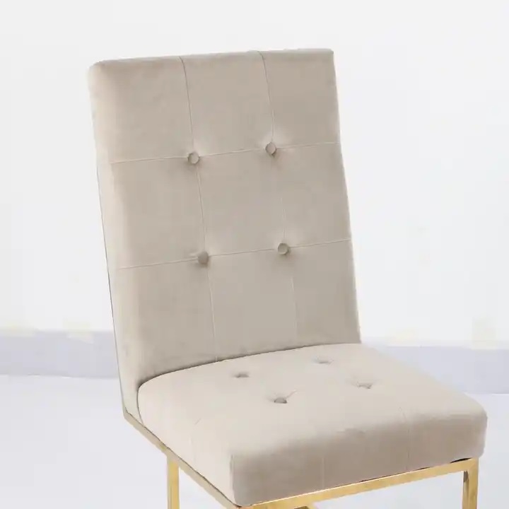 beżowe krzesło do jadalni glamour