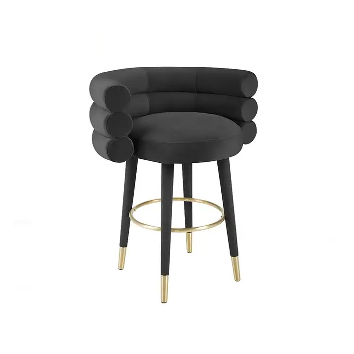 czarne krzesło barowe ze złotymi nogami