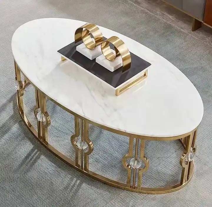złoty stolik kawowy z marmurem