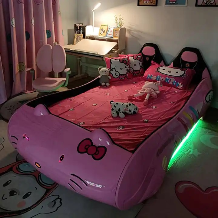 różowe łóżko dziecięce kot