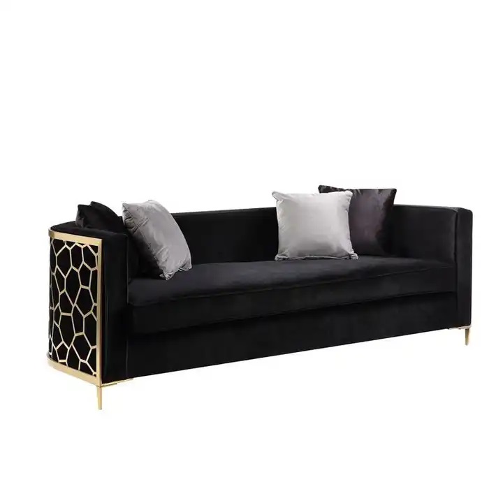 czarna sofa ze złotymi plastrami miodu