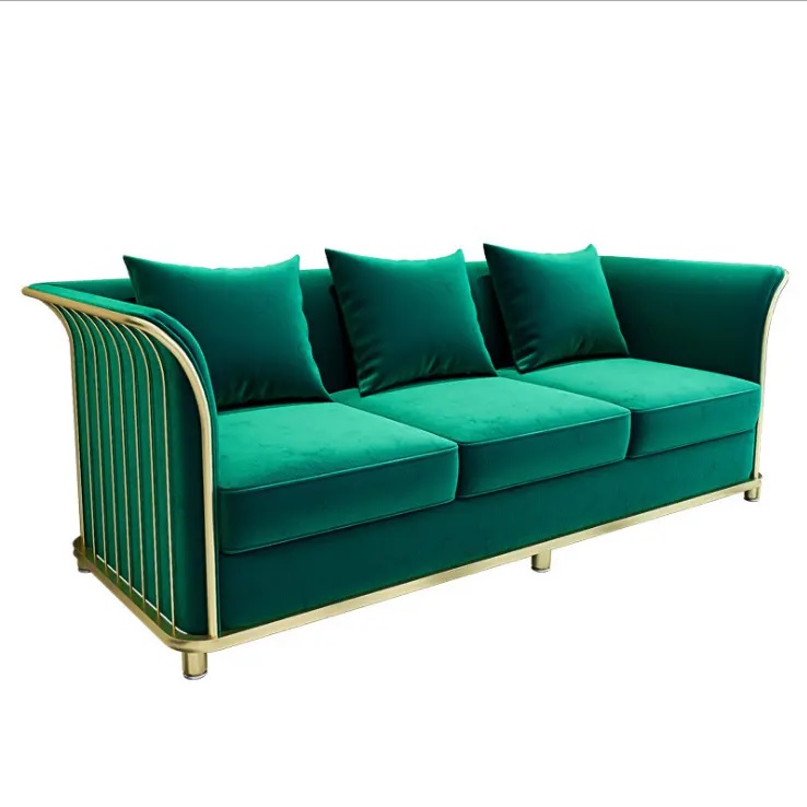 welurowa zielona sofa na złotej ramie