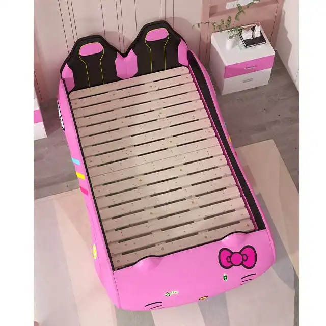 różowe łóżko dziecięce kot